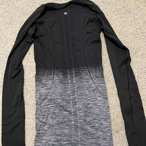 Women’s lululemon workout shirt